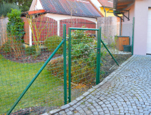 Montáž svařovaného pletiva Voliplast – Plzeň Montáž svařovaného pletiva Voliplast – Plzeň